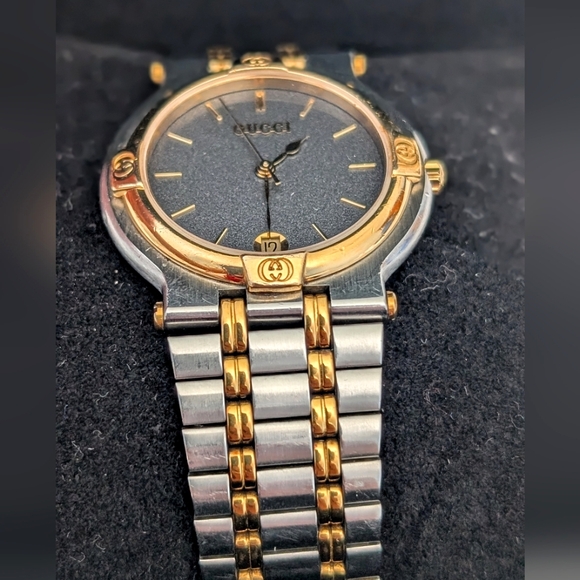 Gucci 9000M Unisex Gold and Silver Watch - Picture 4 of 10